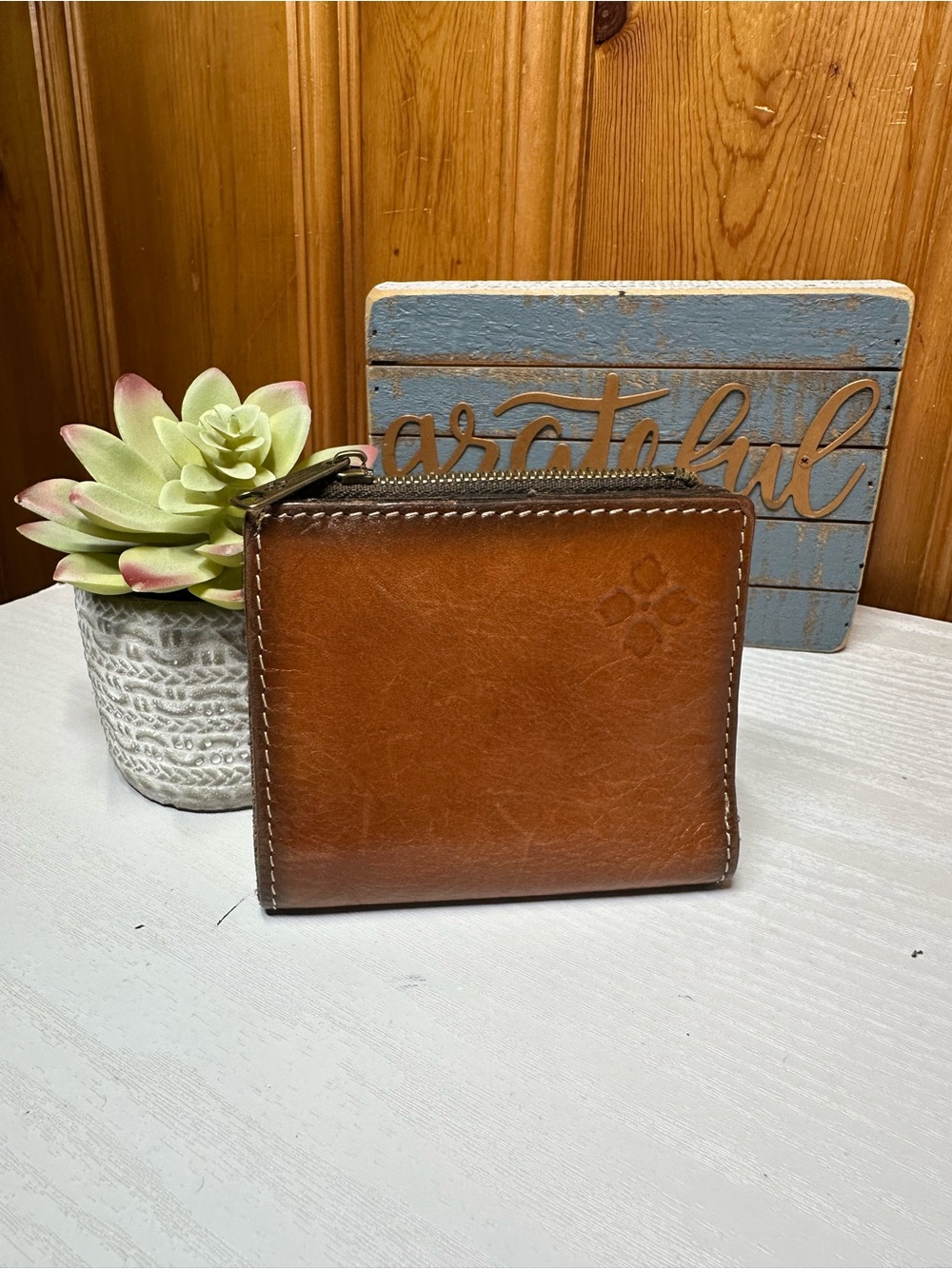 Patricia Nash Brown Leather Zip Around Wallet - Picture 2 of 11